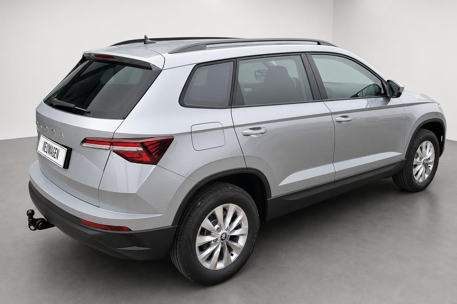 Skoda Karoq silber Heck-Seitenansicht SUV