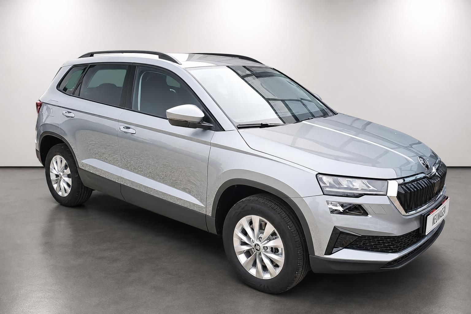 Skoda Karoq silber Front-Seitenansicht SUV