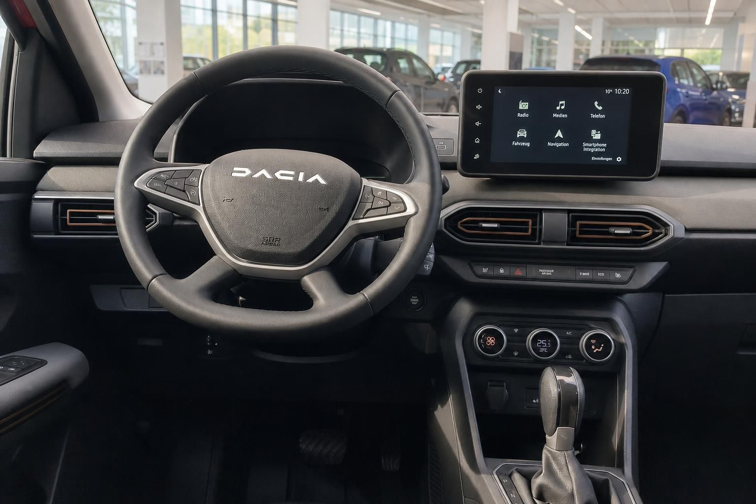 Dacia Cockpit mit Touchscreen, Lenkrad und Klimaanlage im modernen Design