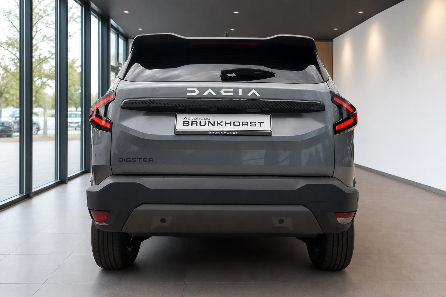 Dacia Bigster Heckansicht in Grau im Autohaus Brunkhorst