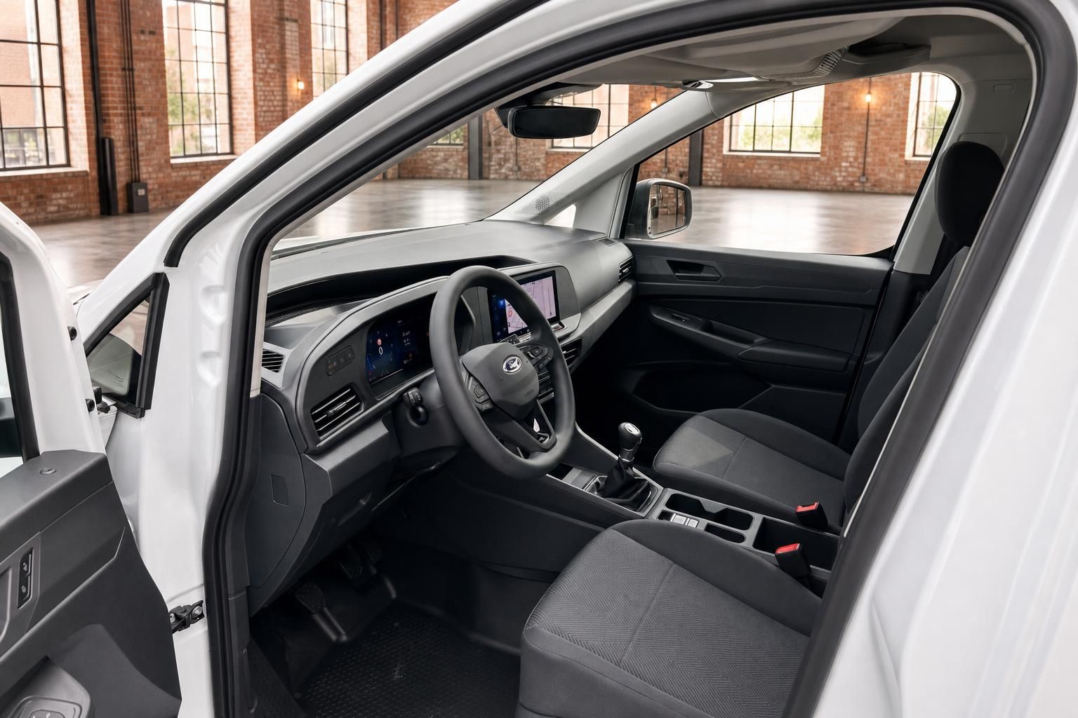 Ford Transit Courier Innenraum Cockpit und Fahrersitz Ansicht
