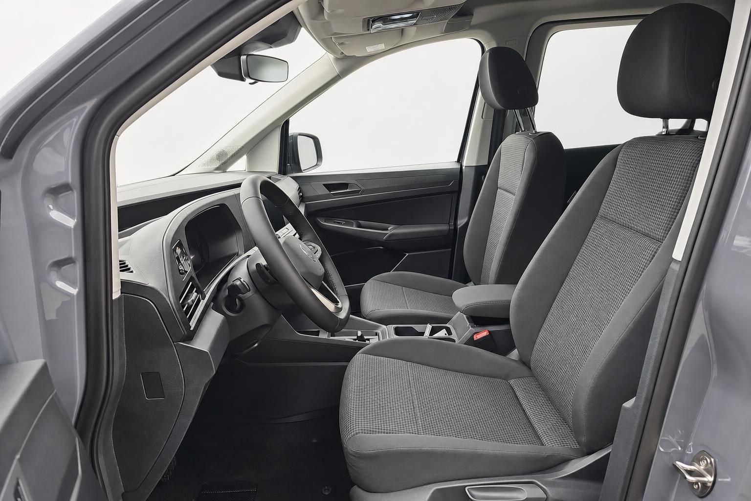 Innenraum Fahrzeug mit Vordersitzen und Cockpit in Grau