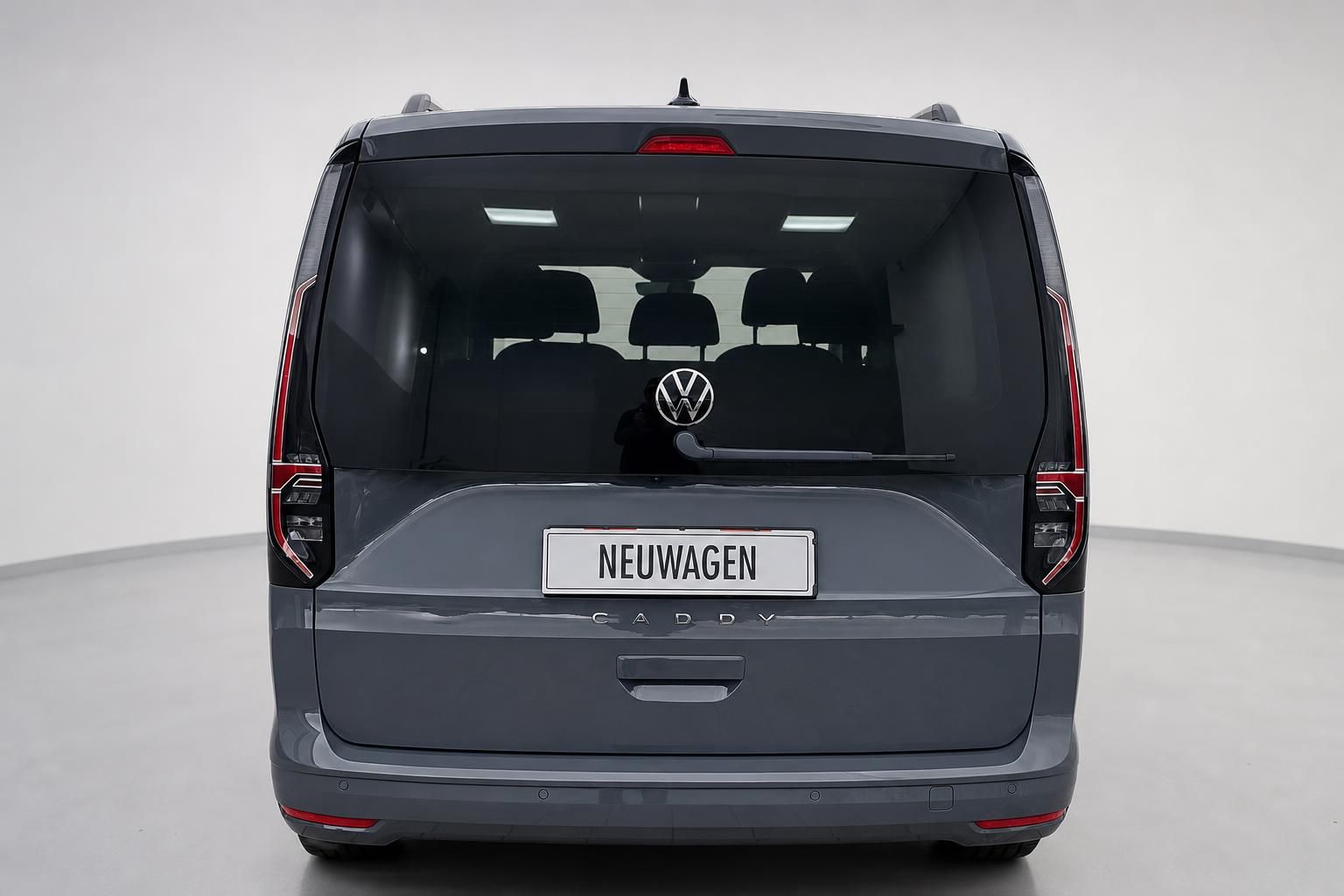 VW Caddy Neuwagen Heckansicht in Grau mit LED-Rueckleuchten
