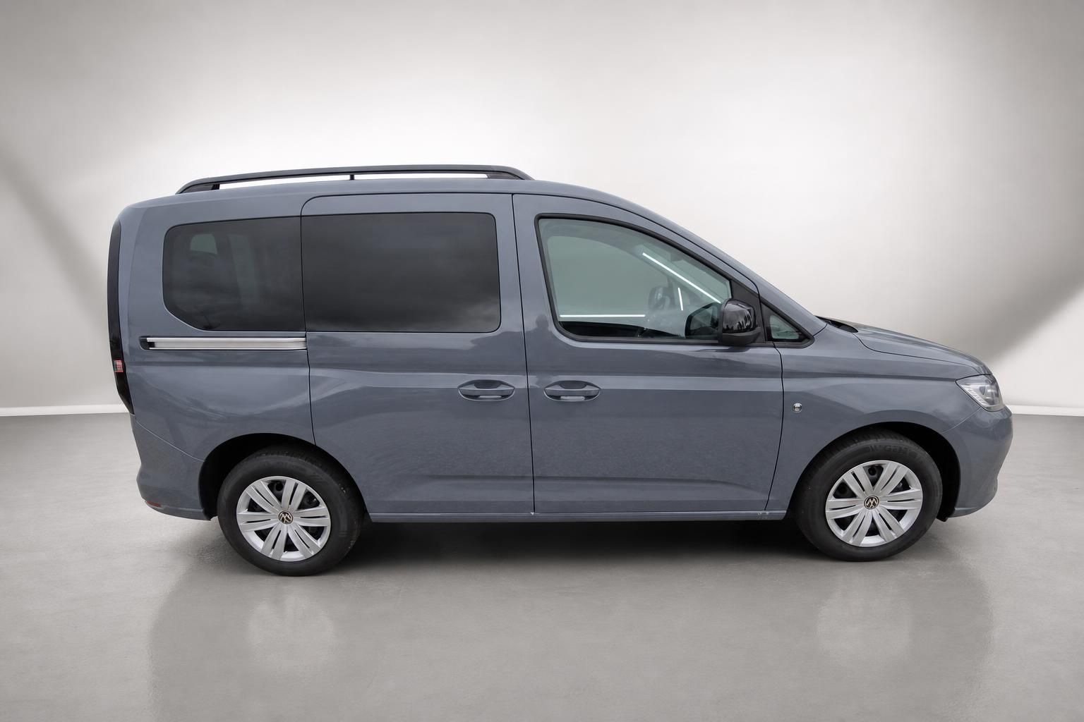 VW Caddy Neuwagen Seitenansicht Grau mit Panoramaschiebedach
