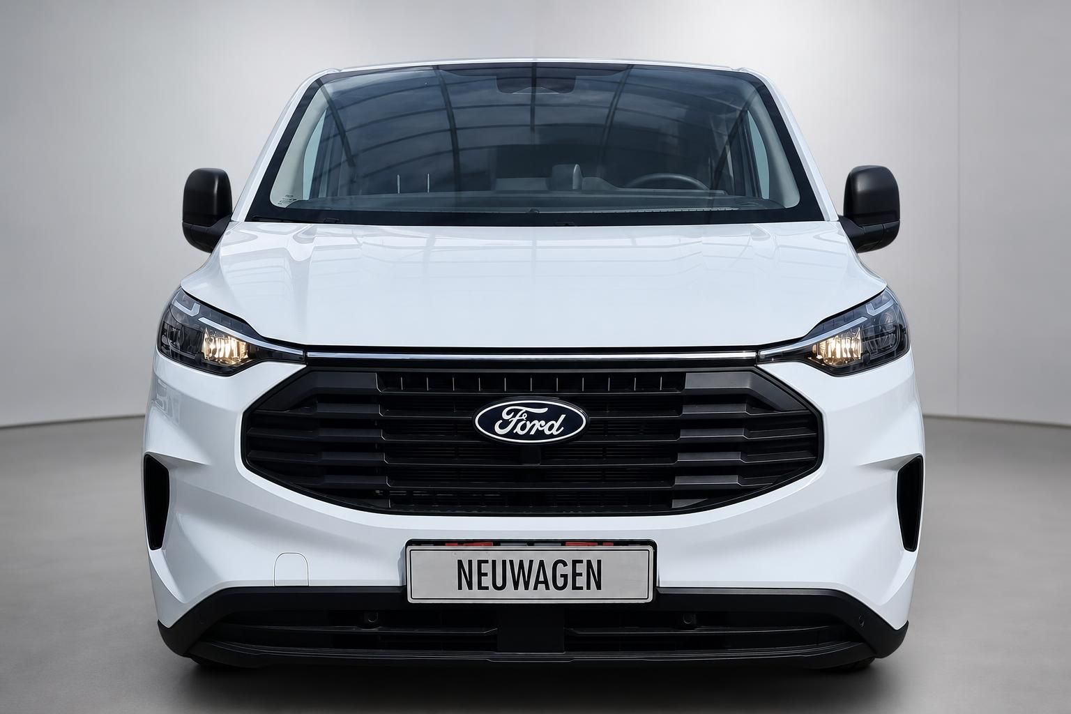 Ford Transit Custom weiß, Frontansicht mit Kühlergrill, Neuwagen