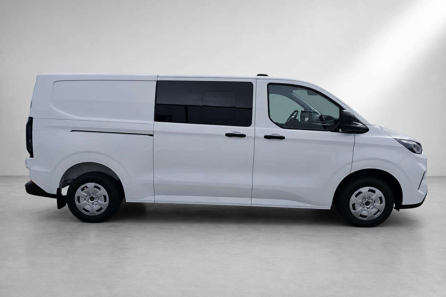 Ford Transit Custom weiß, Seitenansicht, Kastenwagen im Studio
