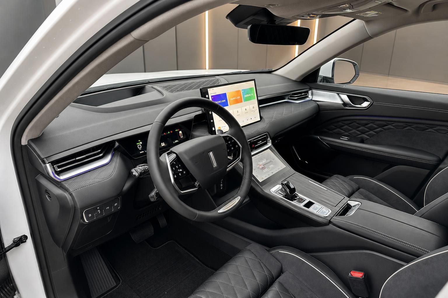Fahrzeug Innenraum mit Lenkrad, großem Touchscreen und schwarzem Leder-Cockpit