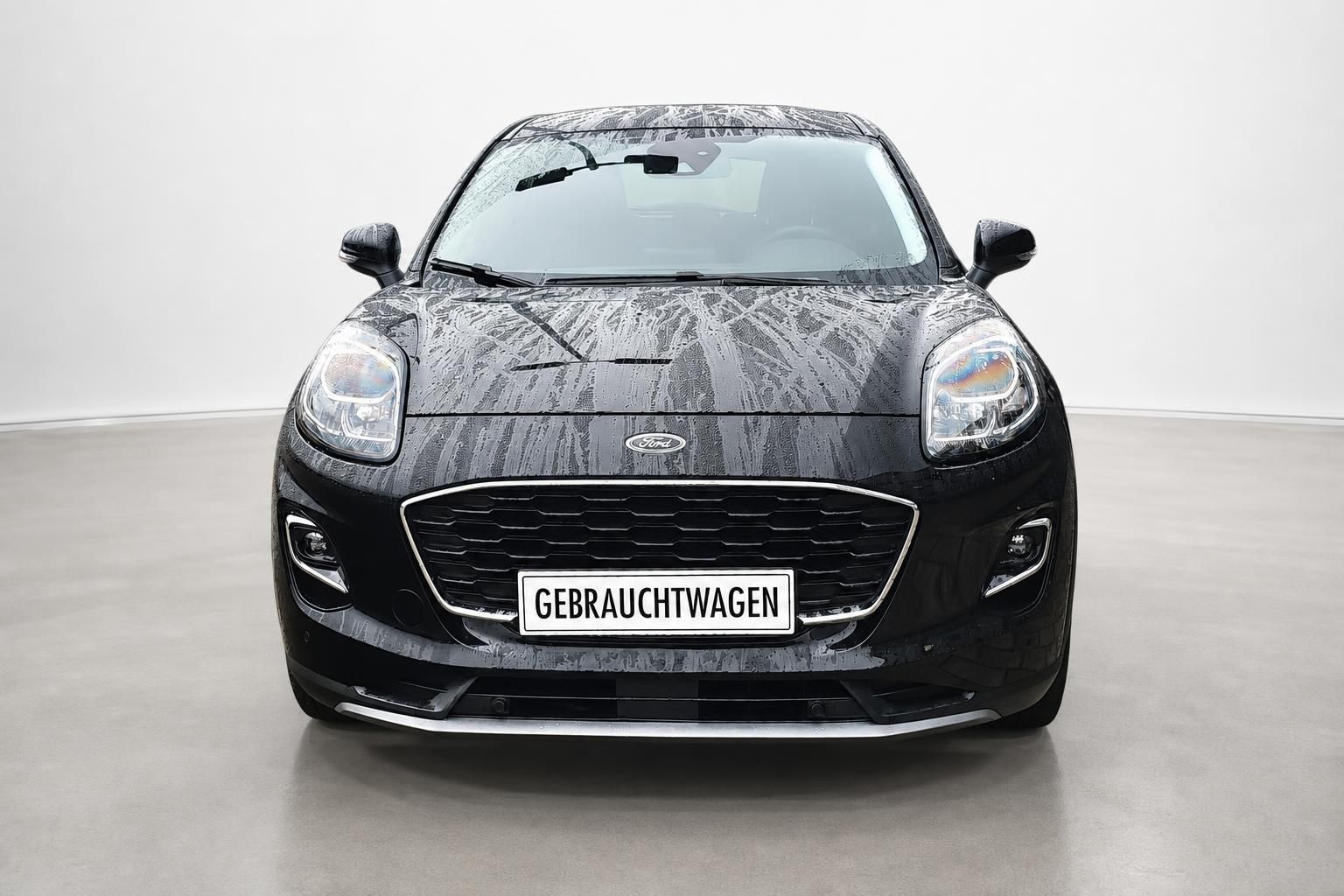 Ford Puma schwarz Frontansicht mit Gebrauchtwagen-Kennzeichen