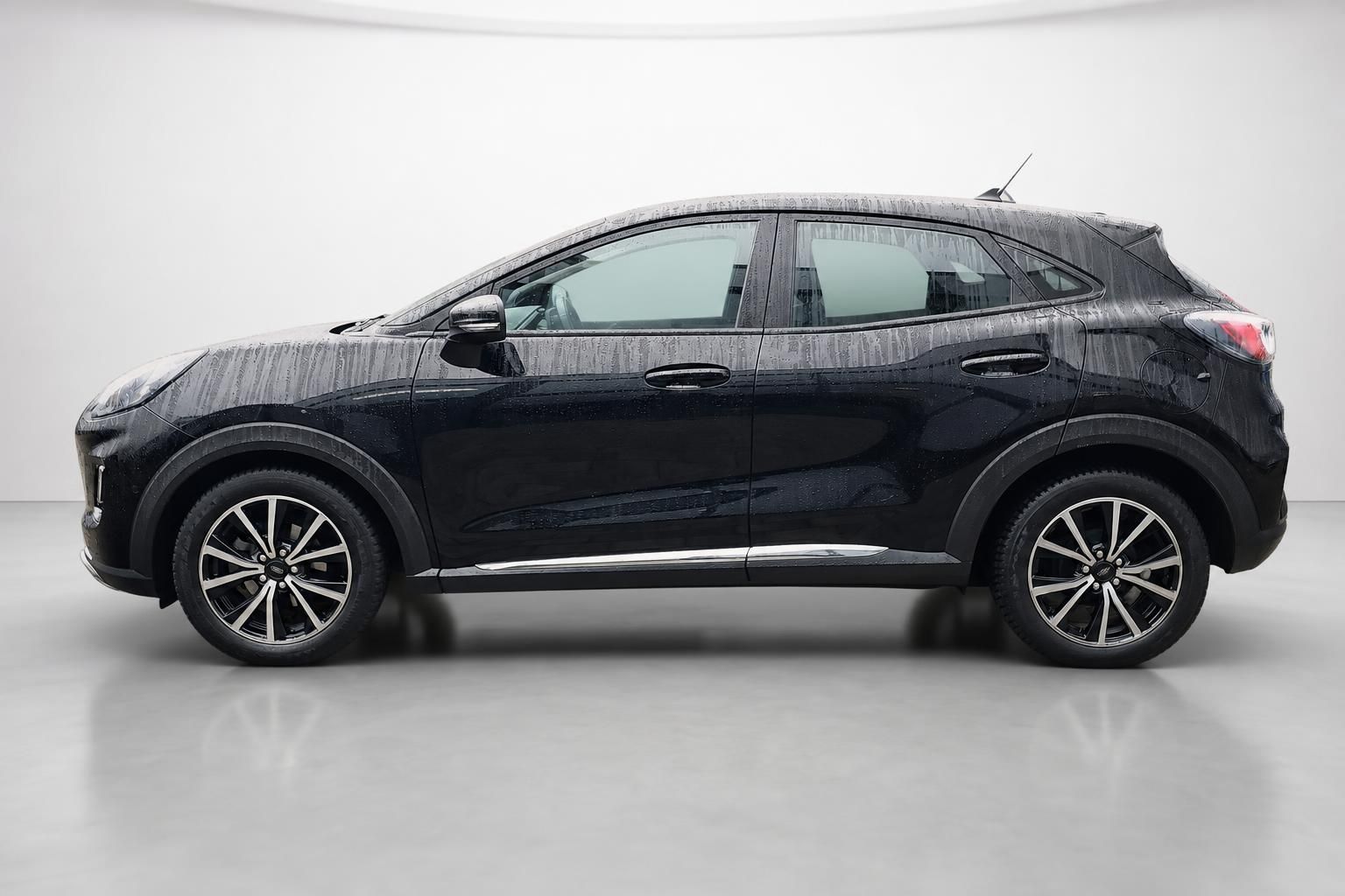 Ford Puma schwarz Seitenansicht SUV Gebrauchtwagen