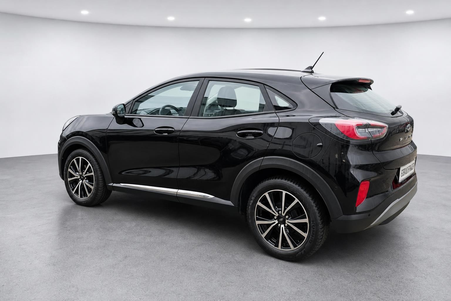 Ford Puma schwarz Heckansicht Seitenprofil Gebrauchtwagen