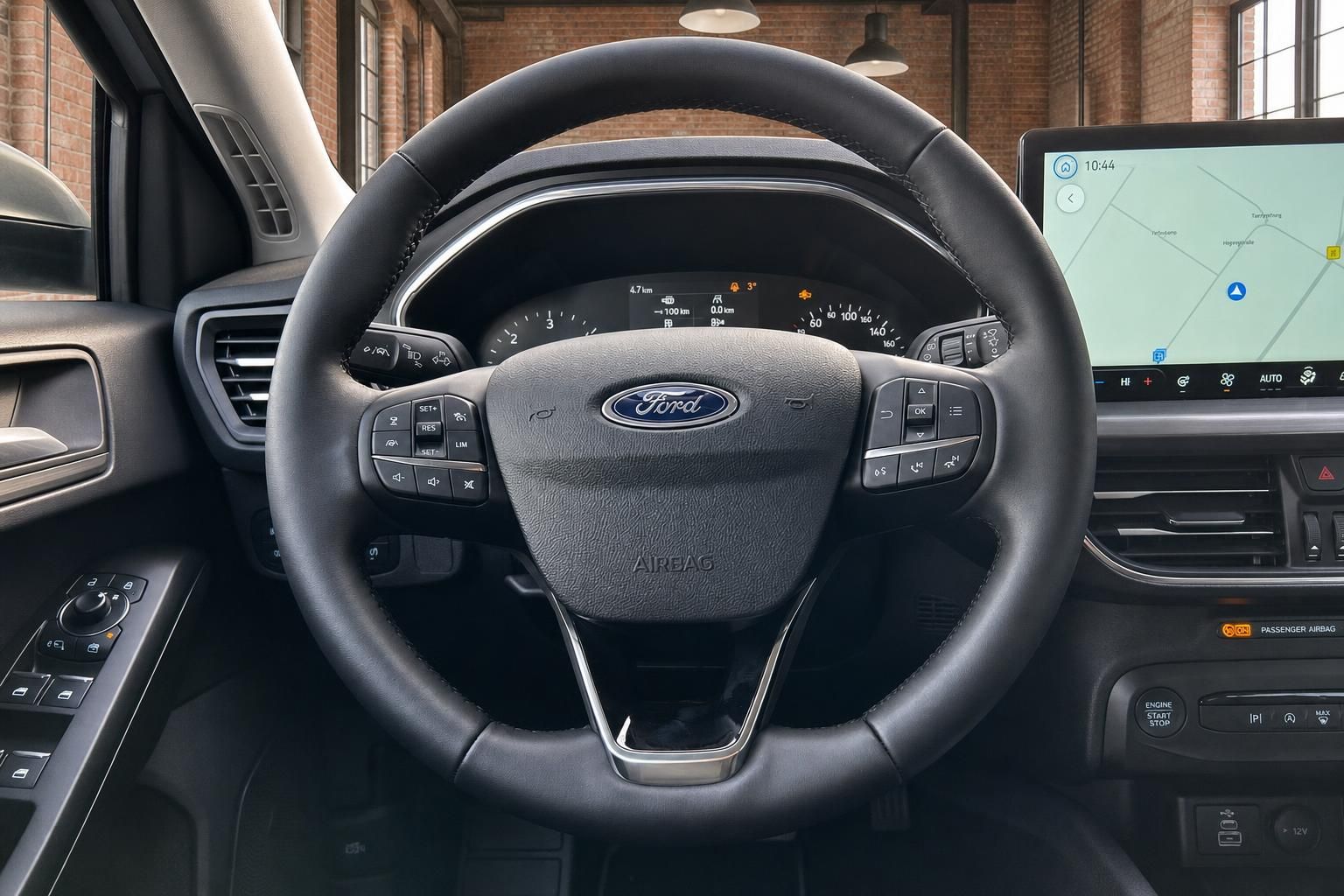Ford Lenkrad Nahaufnahme mit Bedienelementen und Display