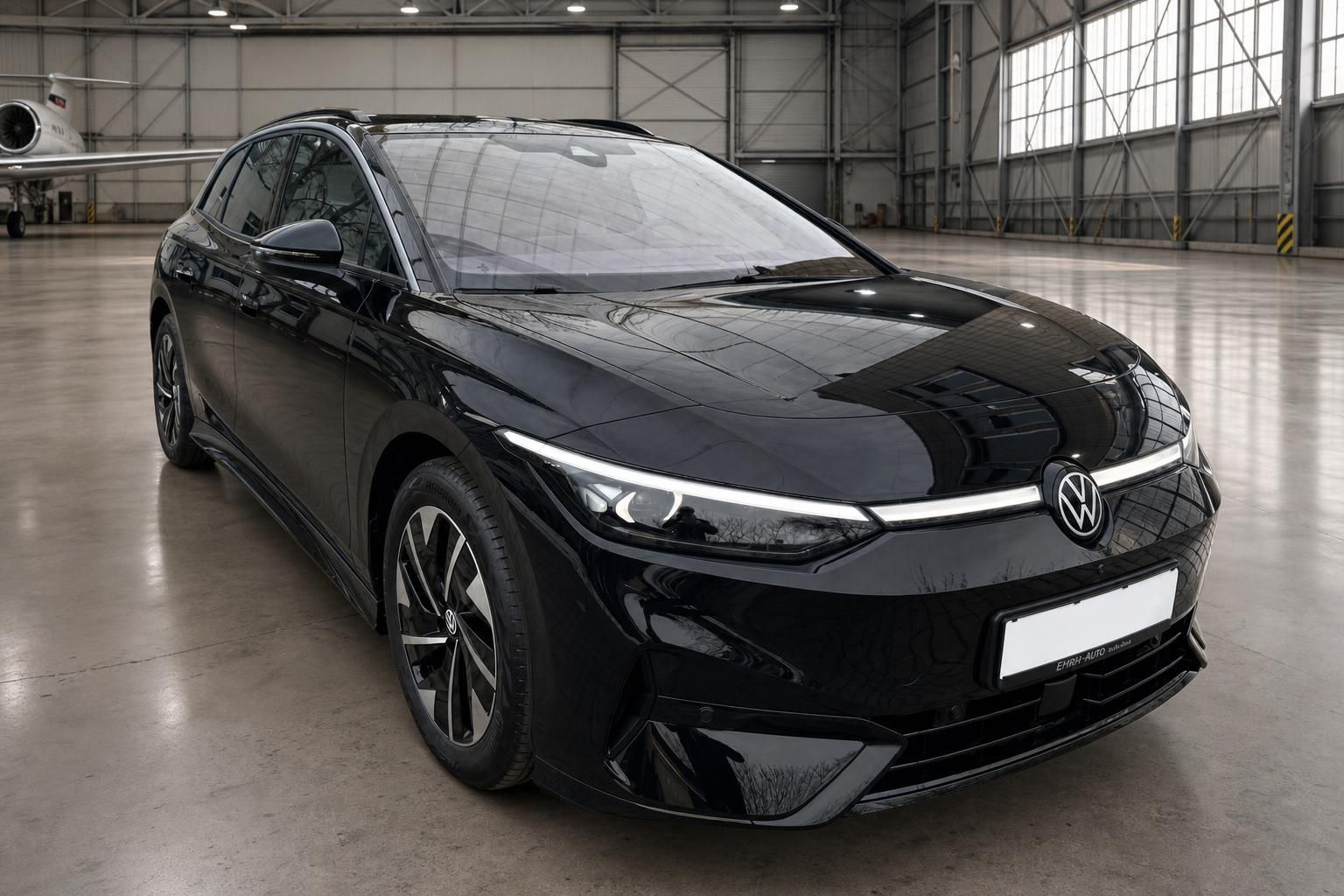 Volkswagen ID.7 Elektroauto schwarz Schrägansicht vorne mit LED-Scheinwerfern