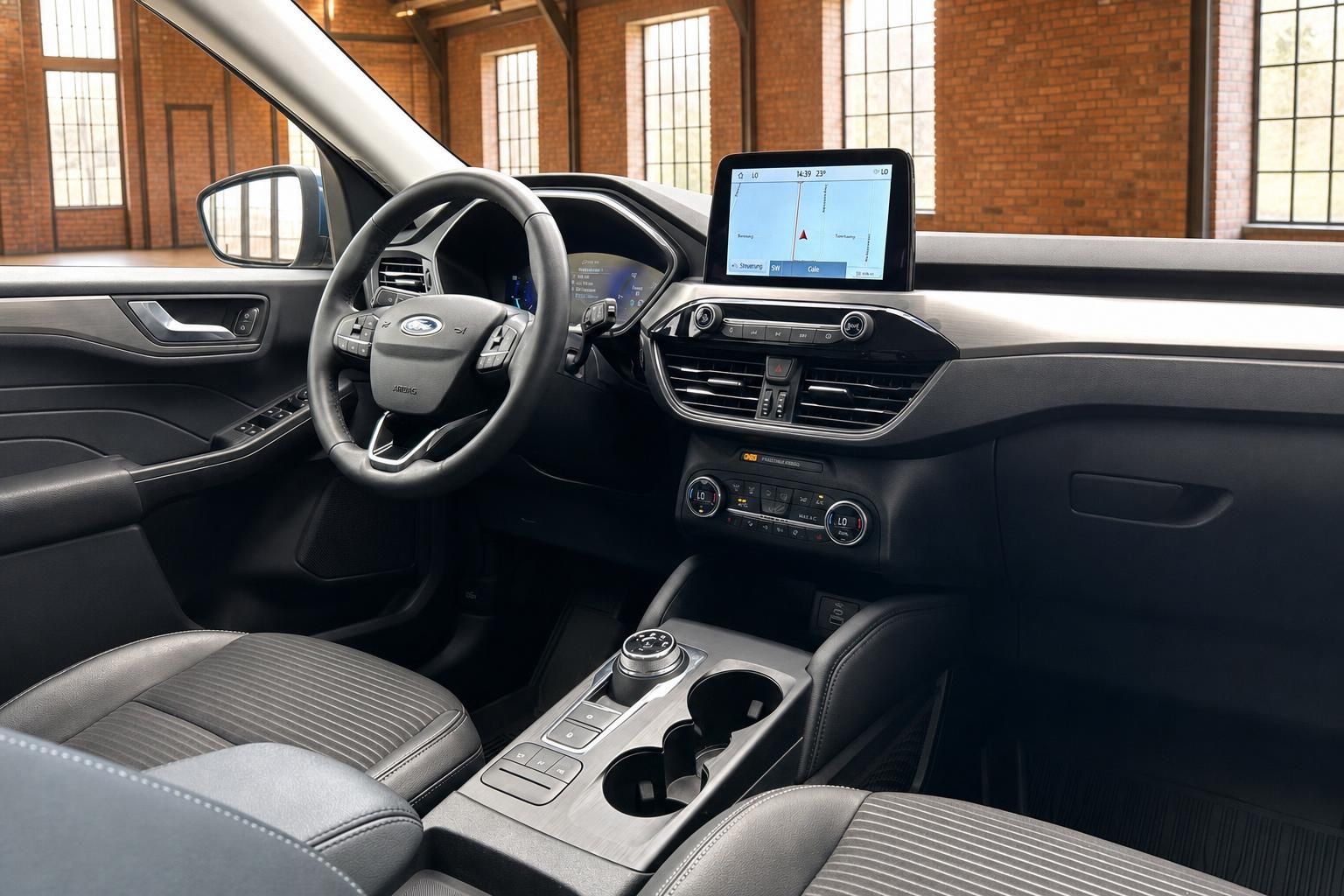 Ford Cockpit Ansicht mit Touchscreen Navigation und Mittelkonsole