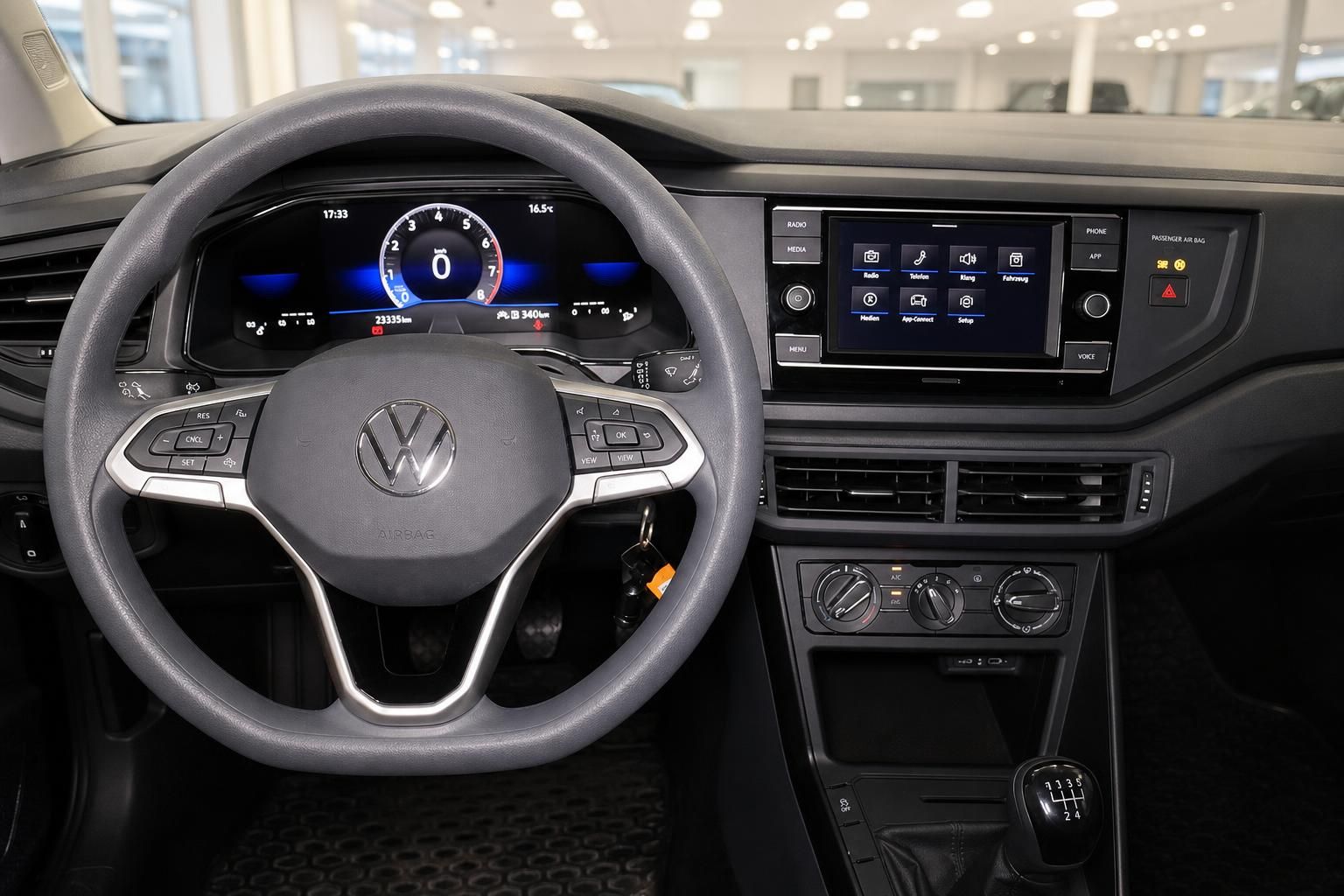 VW Polo Innenraum Cockpit mit Lenkrad, Digital Cockpit und Infotainment-System