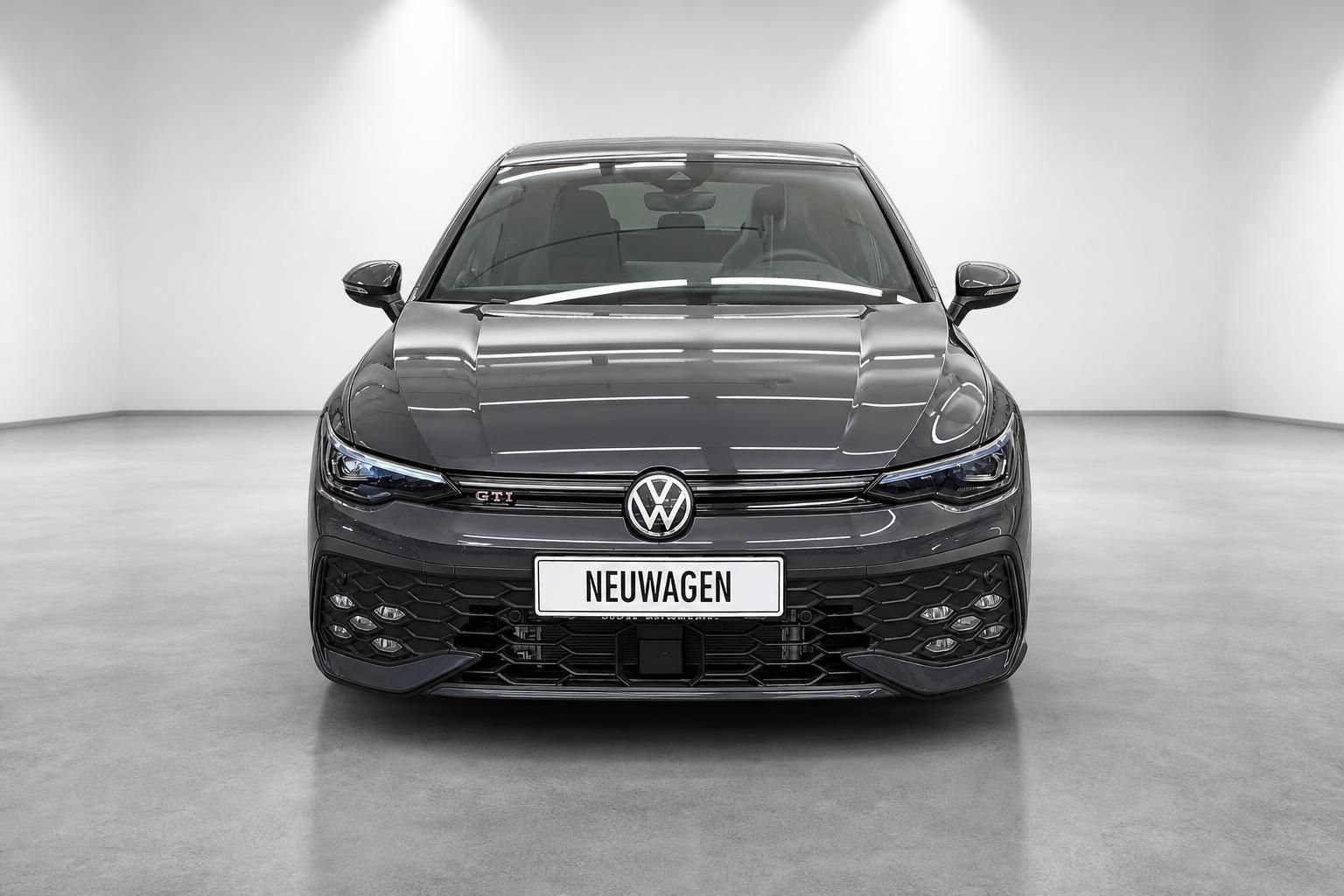 VW Golf GTI grau Frontansicht mit Kuehlergrill
