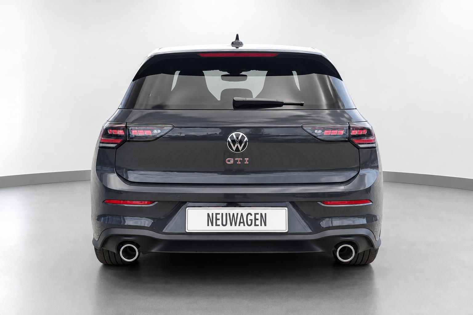 VW Golf GTI grau Heckansicht mit Doppelauspuff