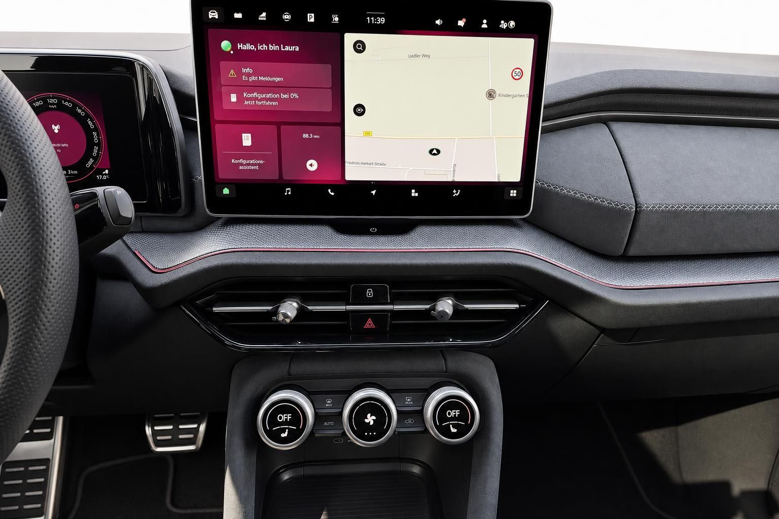 Skoda Infotainment-Display mit Navigation und Klimabedienung im Detail