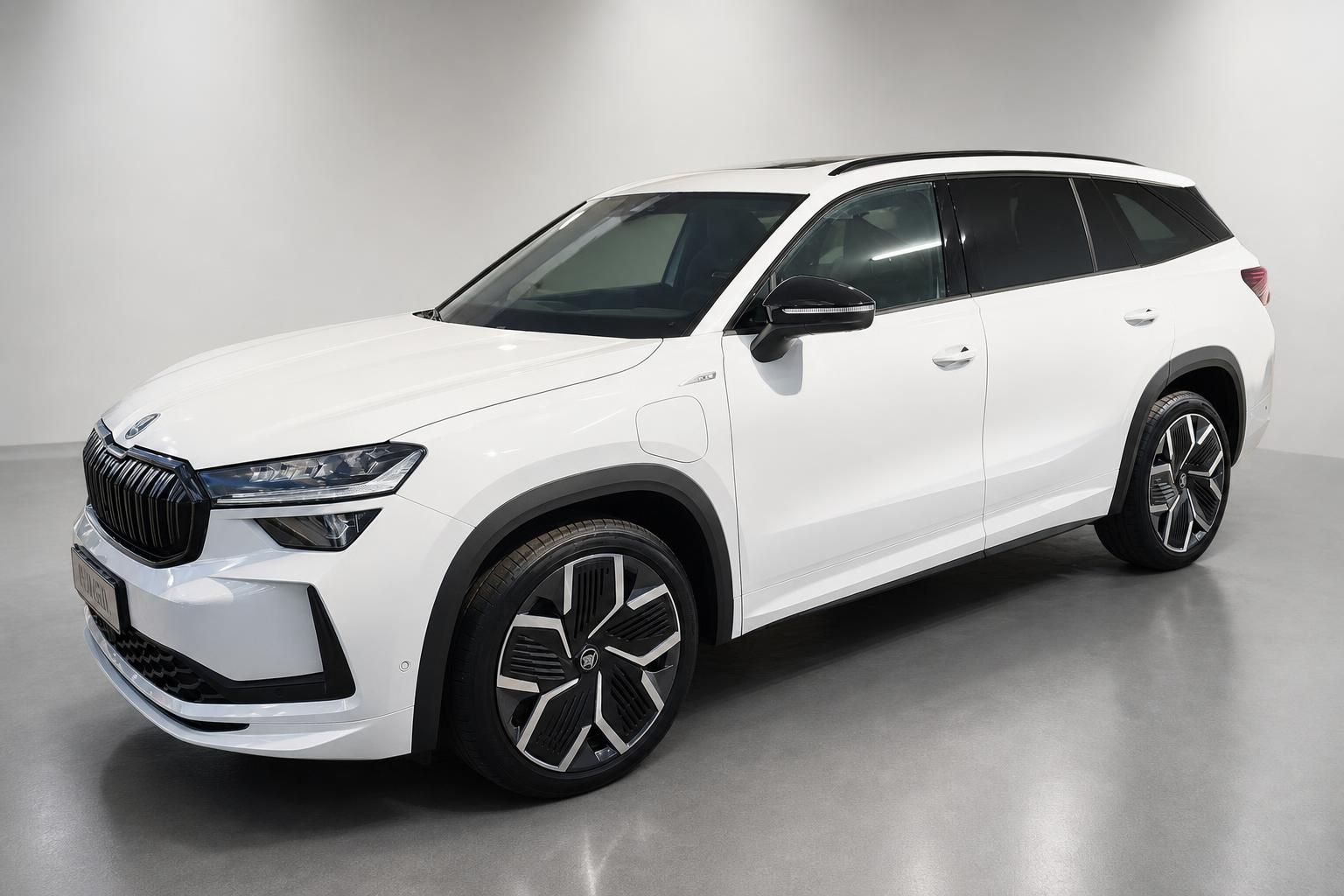 Skoda Kodiaq weiß Frontansicht schräg SUV Neuwagen