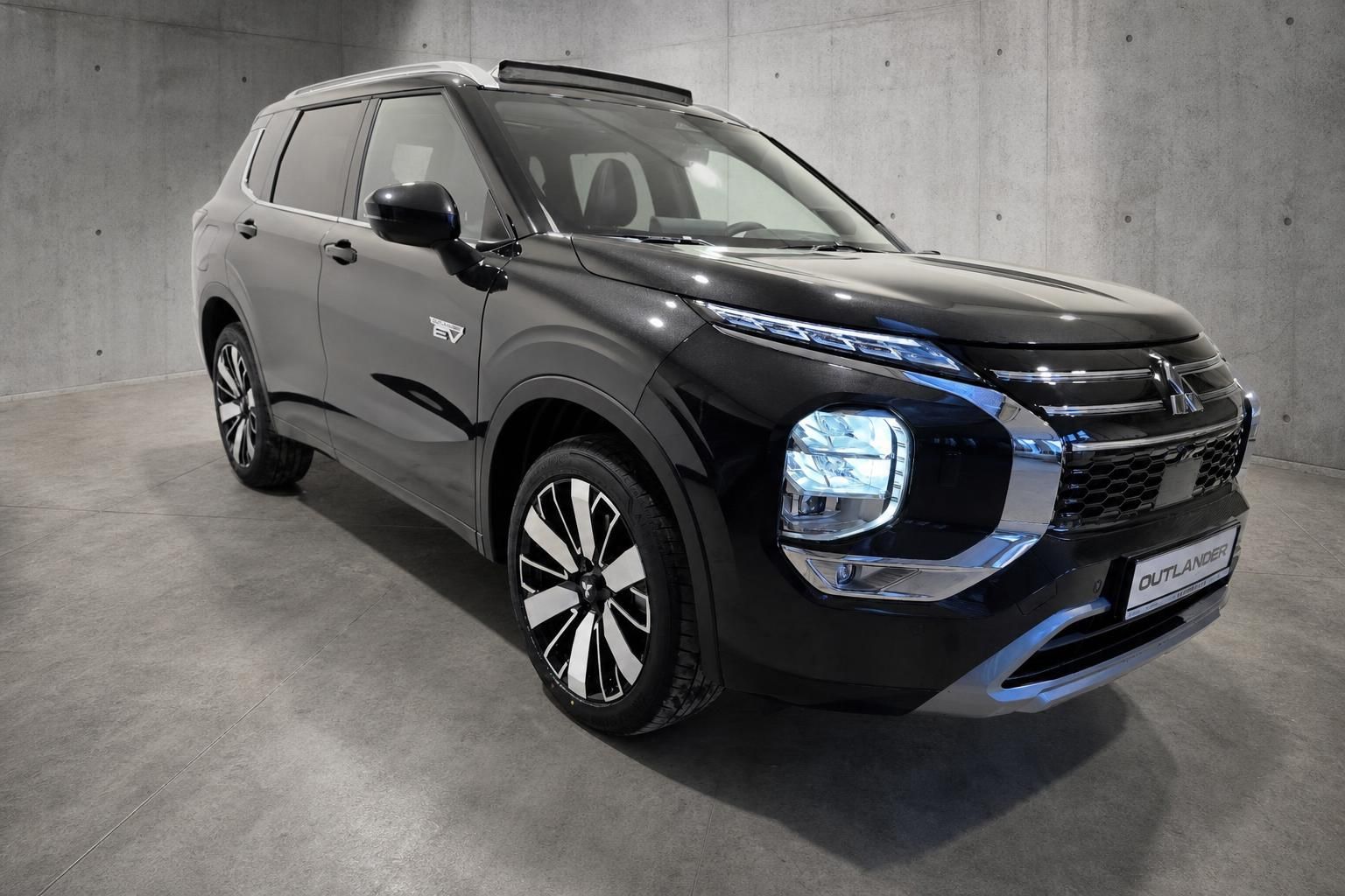 Mitsubishi Outlander PHEV schwarz Frontpartie Detailansicht