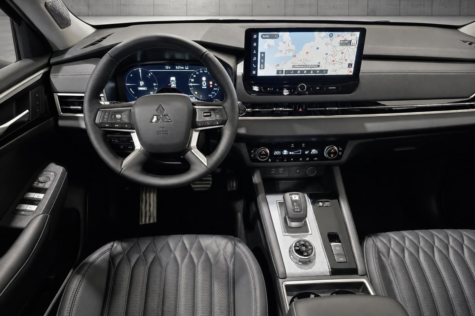 Mitsubishi Cockpit mit Lenkrad, Digitaltacho und großem Navigationsdisplay
