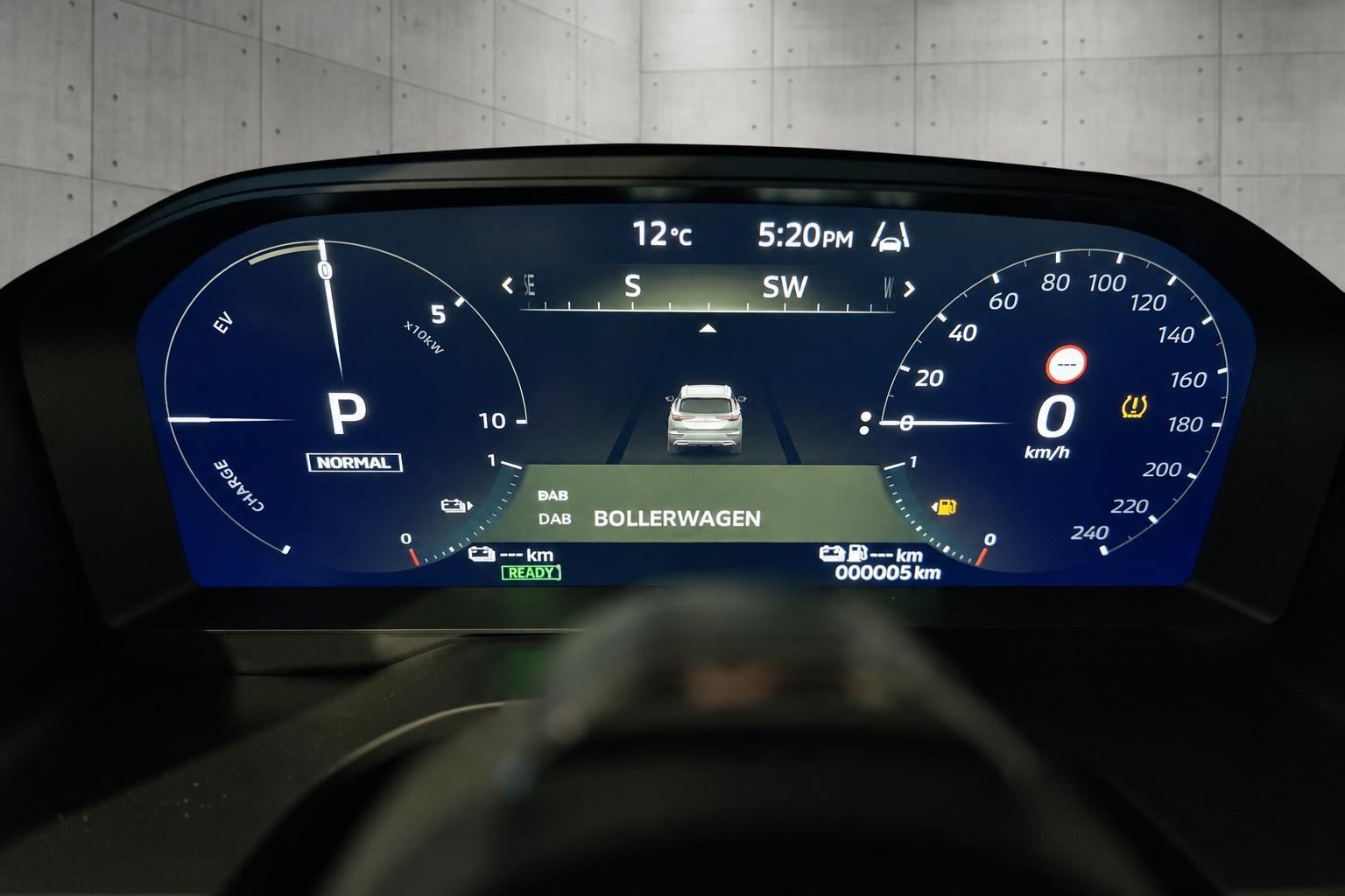 Digitales Kombiinstrument mit Tacho, Ladeanzeige und Geschwindigkeit 0 km/h