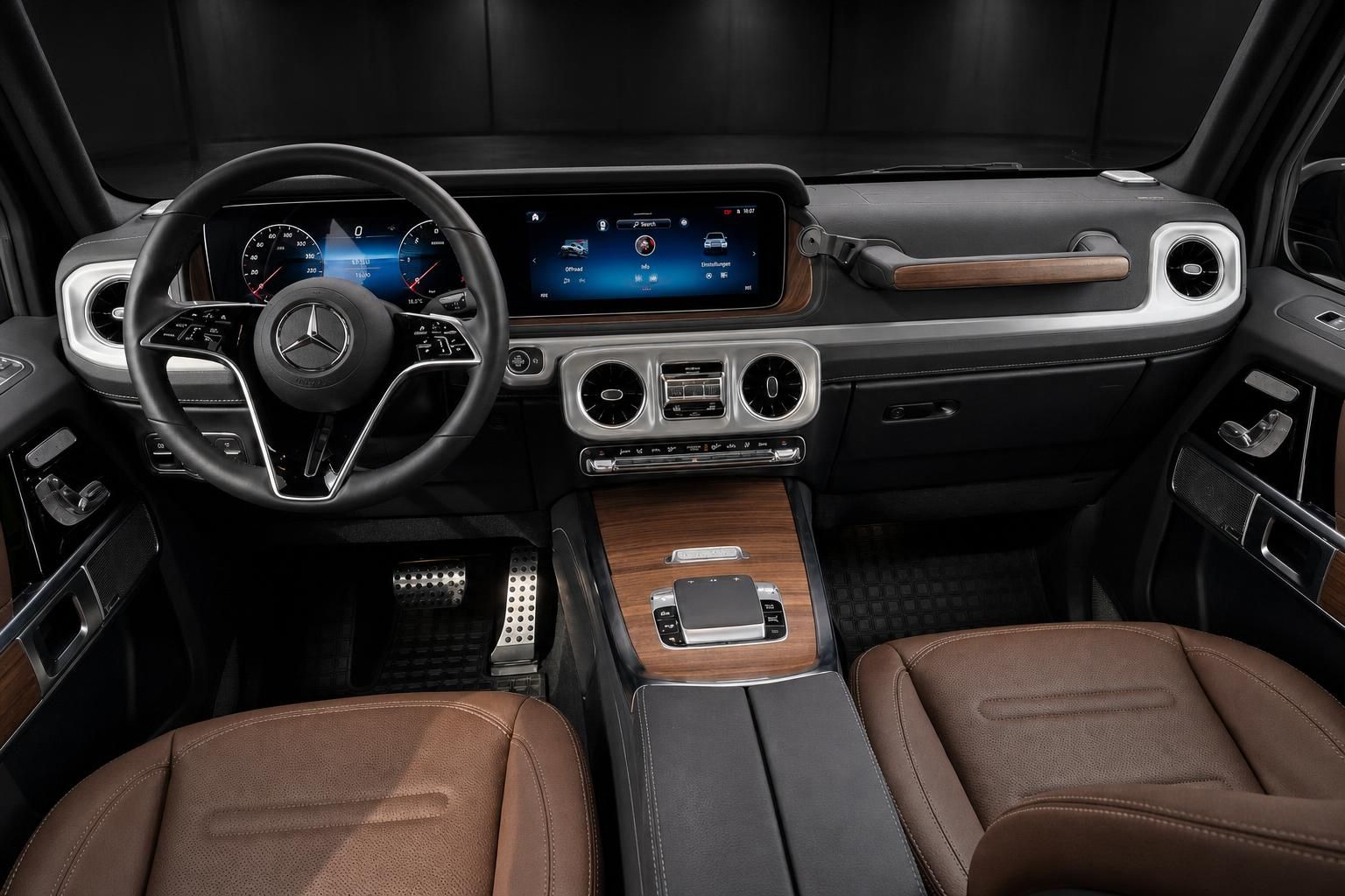 Mercedes-Benz G-Klasse Cockpit mit Lenkrad, Display und Holzdekor