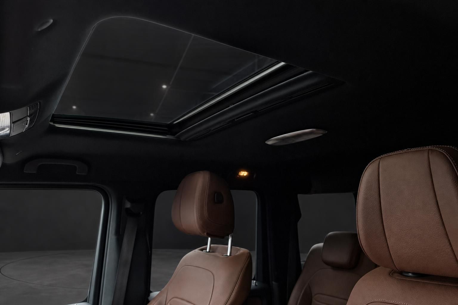 Panorama-Schiebedach der Mercedes-Benz G-Klasse mit Lederausstattung