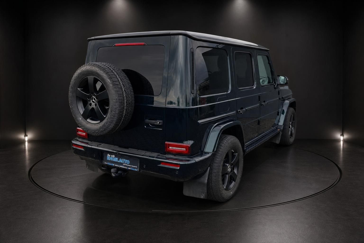 Mercedes-Benz G-Klasse dunkelblau, Heckansicht mit Reserverad