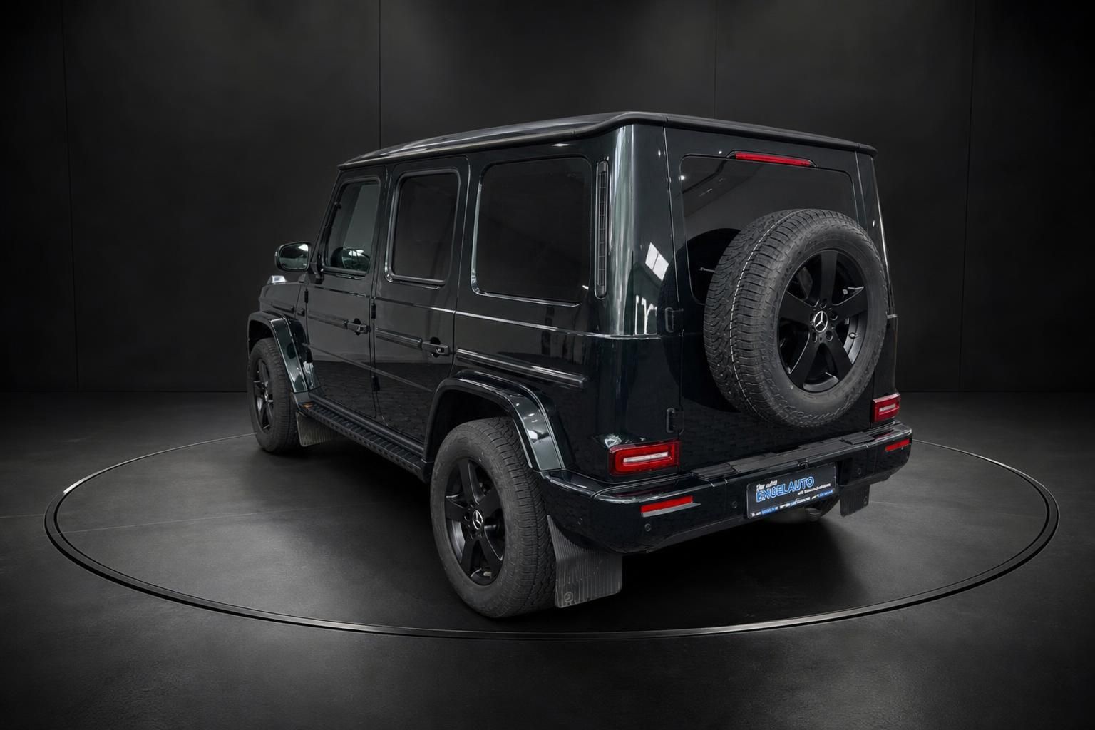 Mercedes-Benz G-Klasse dunkelgrün, Heck-Seitenansicht mit Reserverad