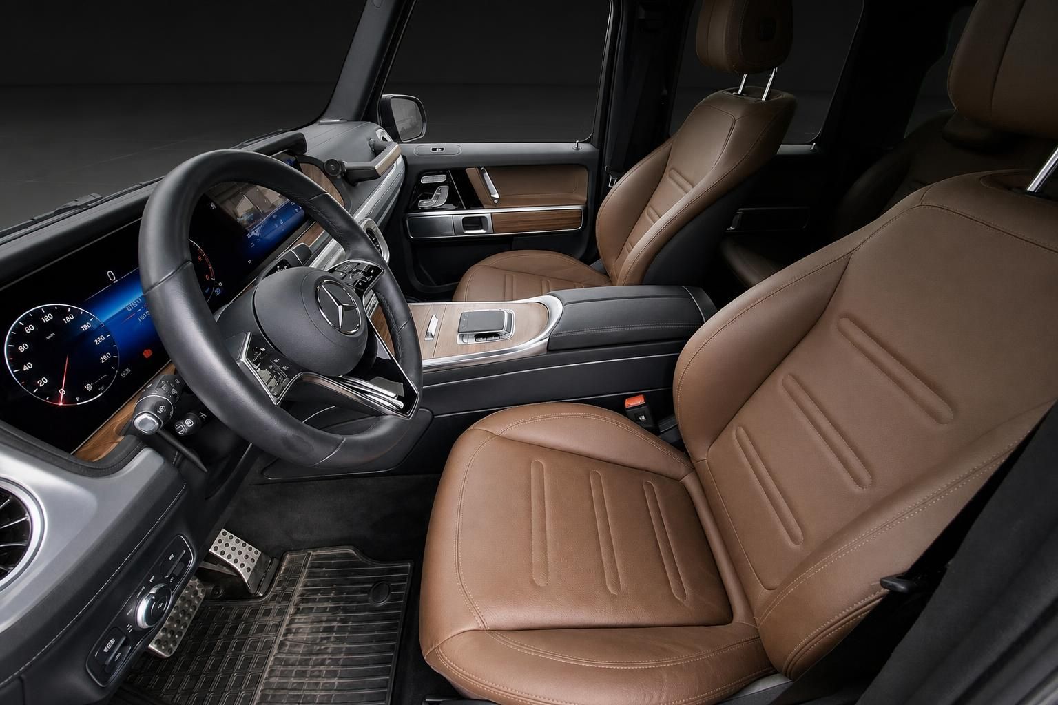 Mercedes-Benz G-Klasse Innenraum mit brauner Lederausstattung, Vordersitze