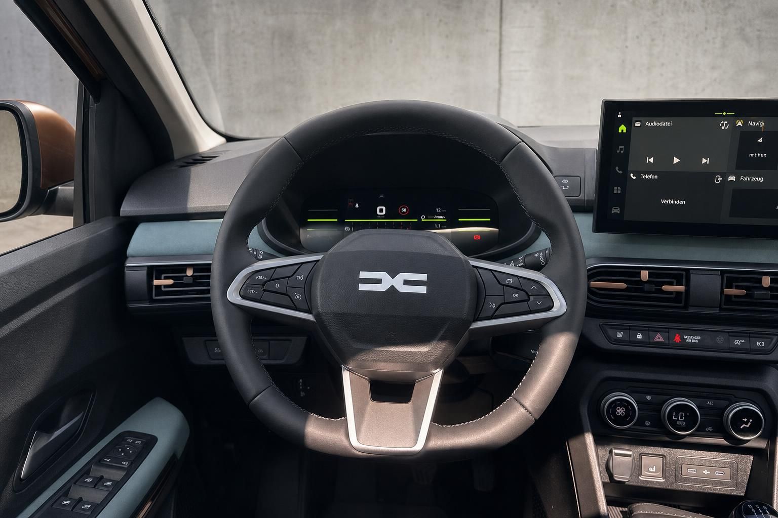 Modernes Fahrzeug Cockpit mit digitalem Kombiinstrument und Infotainment-Bildschirm