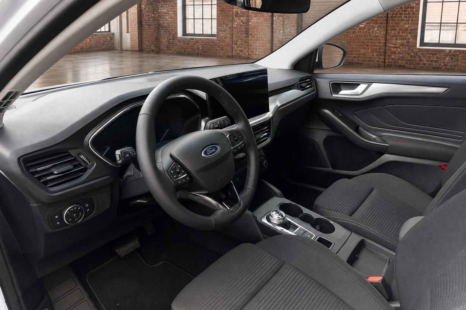 Ford Focus Innenraum mit Lenkrad, Cockpit und Sitzen im Detail