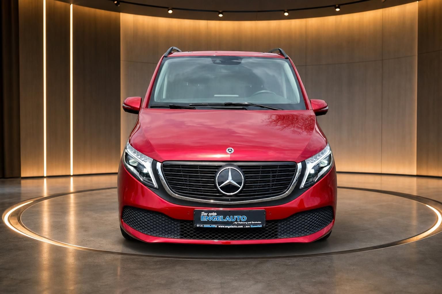 Mercedes-Benz V-Klasse rot, Frontansicht mit Kühlergrill und Stern