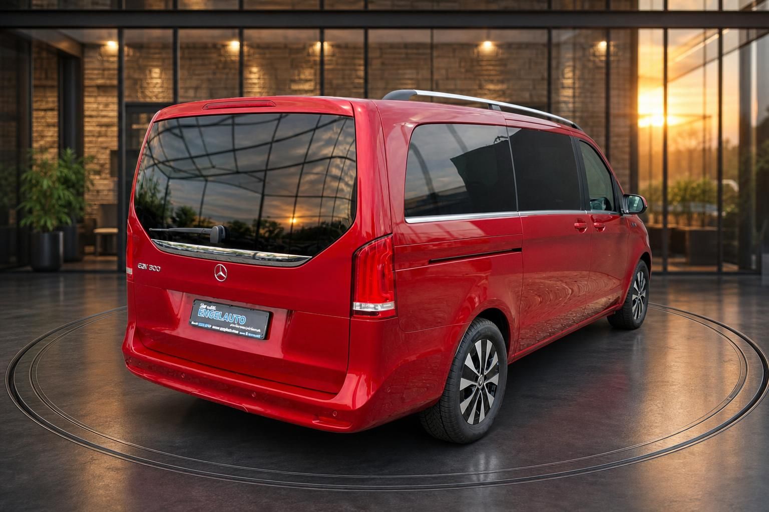 Mercedes-Benz EQV 300 in Rot, Heckansicht bei Sonnenuntergang