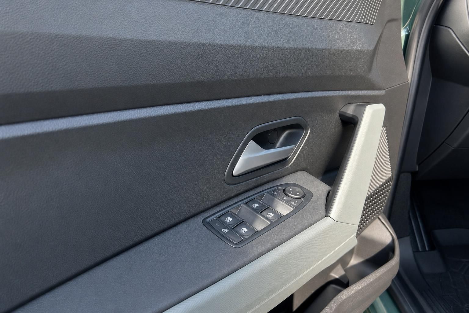 Fahrzeuginnenraum Türverkleidung mit elektrischen Fensterhebern und Bedienfeld