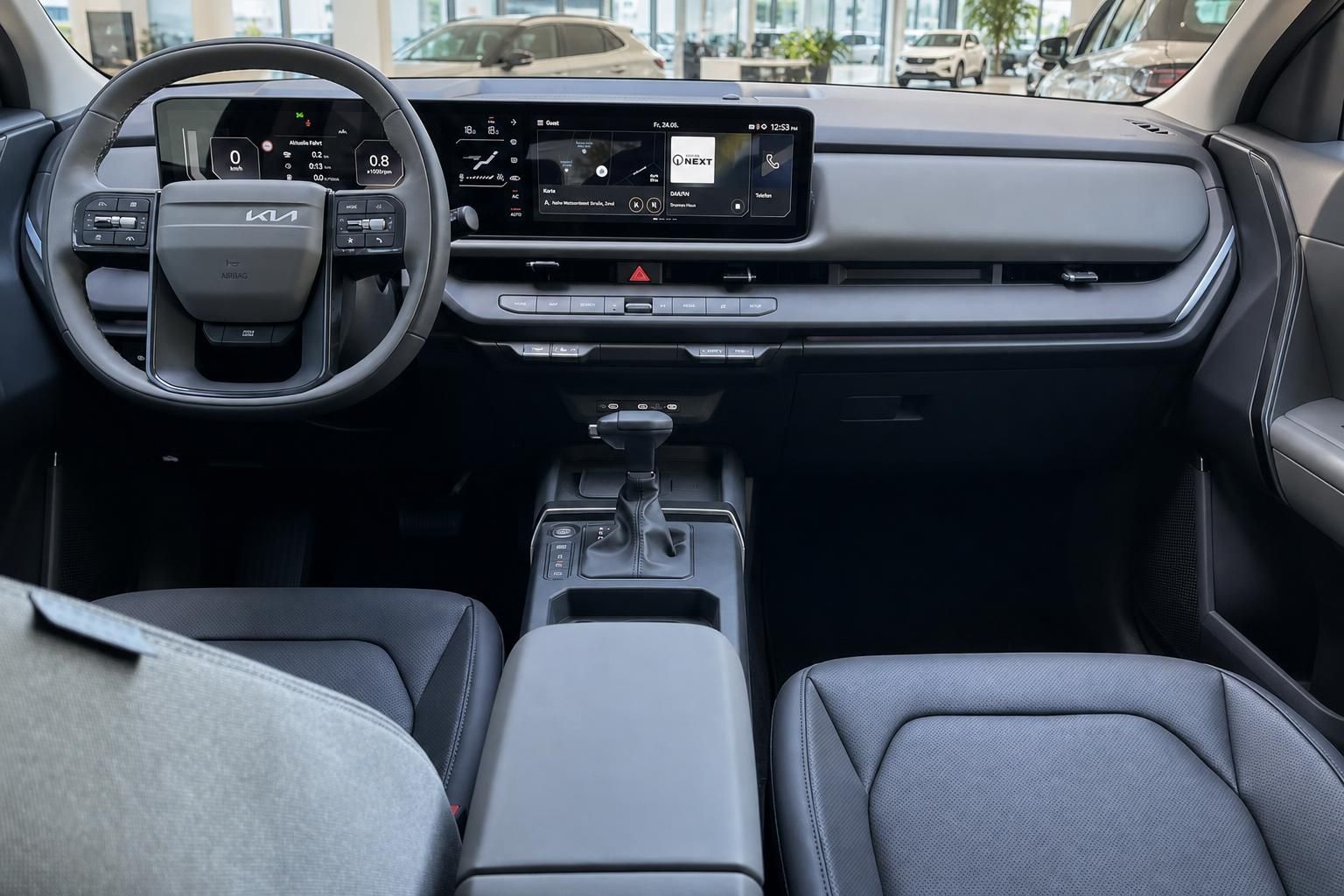 Kia Seltos Cockpit: Lenkrad, Digitaldisplay und Mittelkonsole im Ueberblick