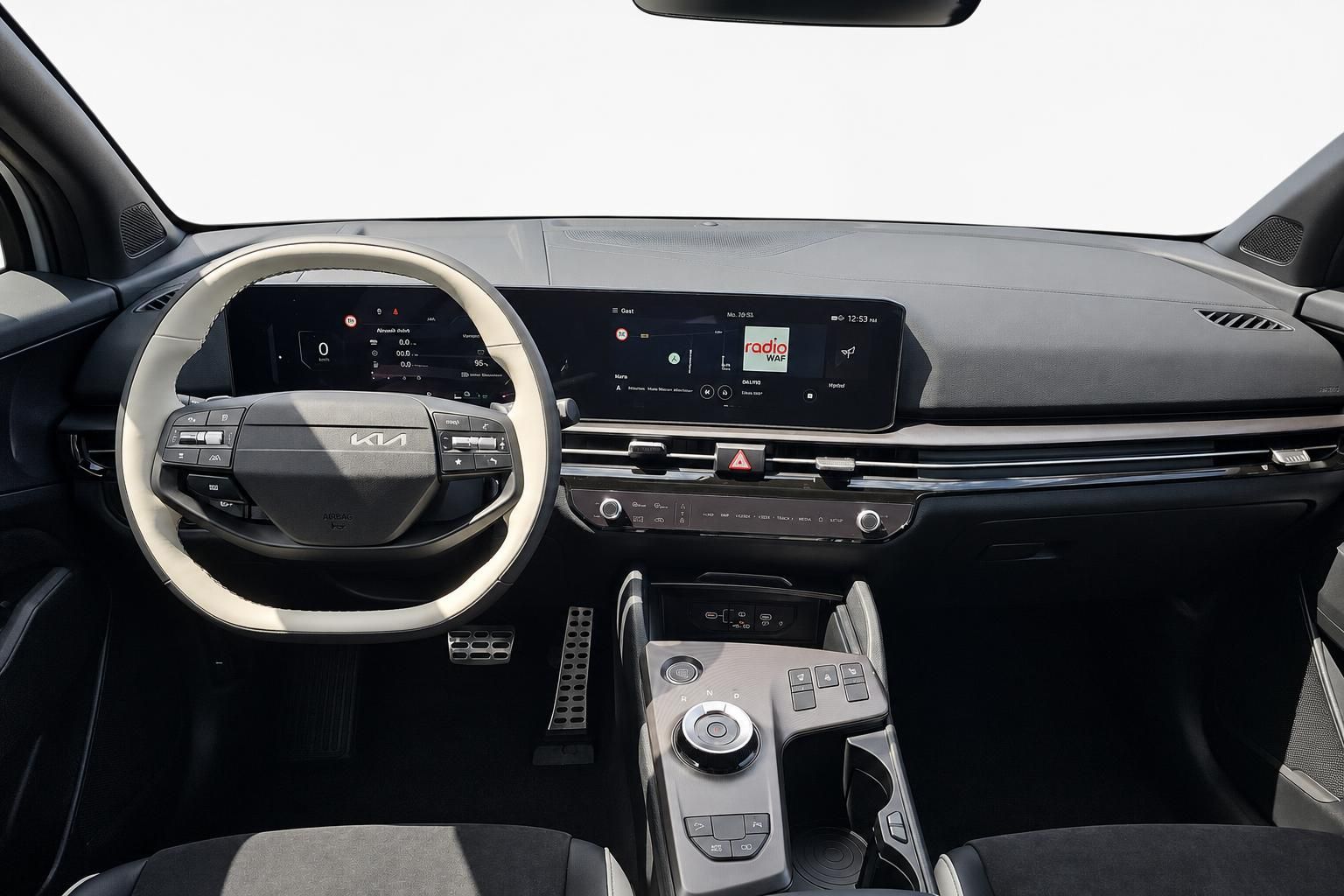 Kia Cockpit mit Lenkrad, Digitaltacho und Infotainment-Display