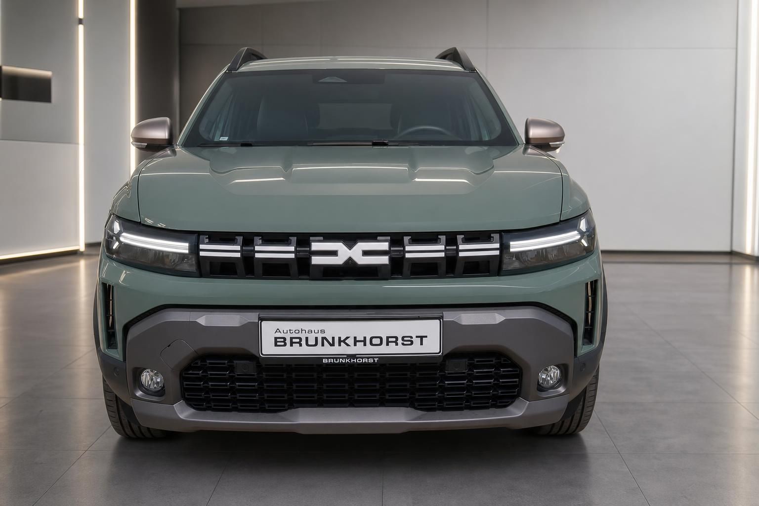 Dacia Duster SUV grün Frontansicht im Autohaus Brunkhorst
