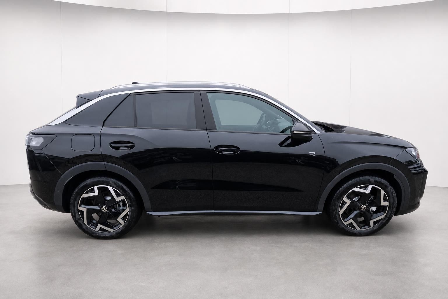 VW T-Roc eTSI schwarz Seitenansicht Alufelgen Studio