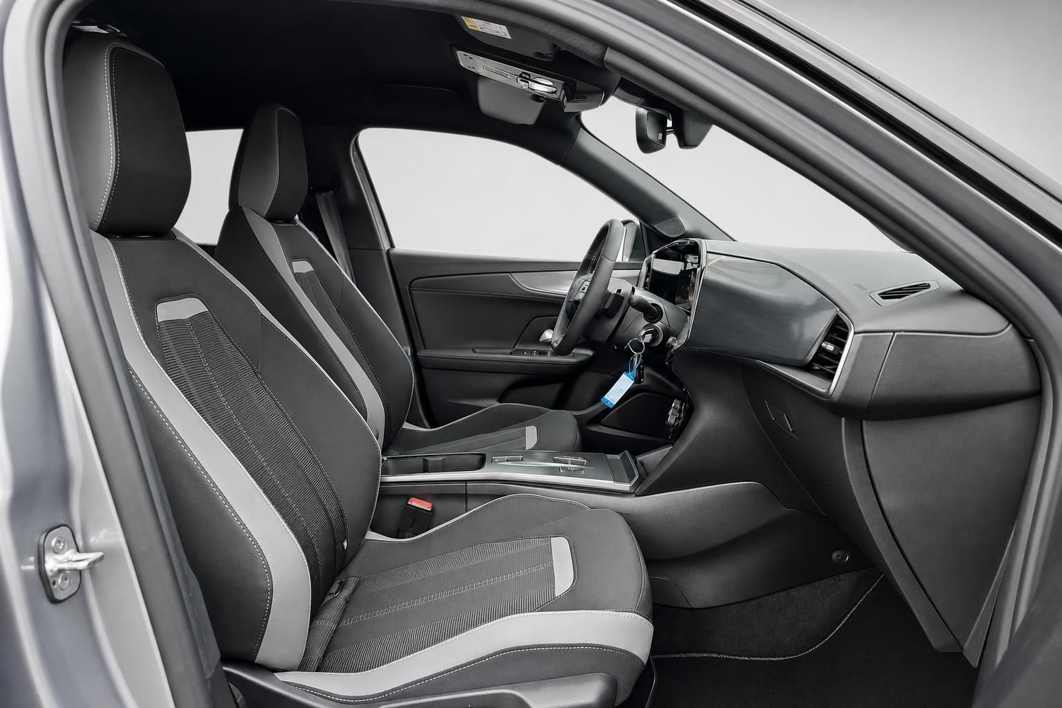 Opel Mokka Innenraum, Blick auf Armaturenbrett und Sitze