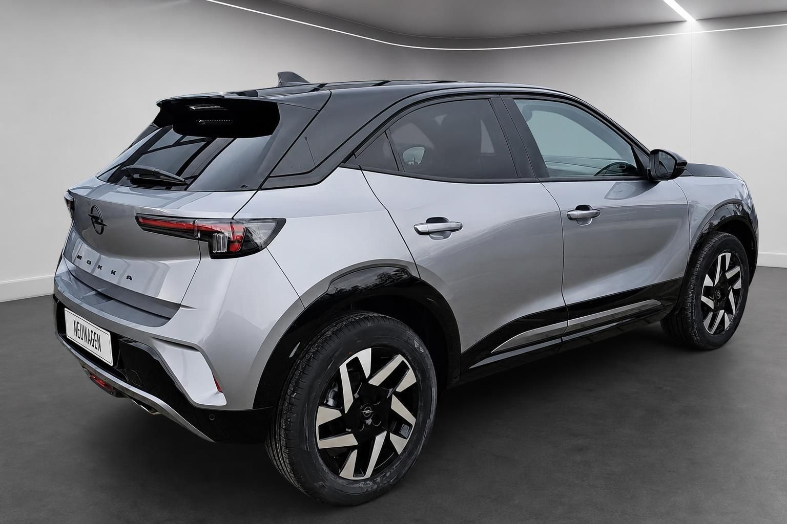 Opel Mokka Silber, Heck-Seitenansicht mit Leichtmetallfelgen