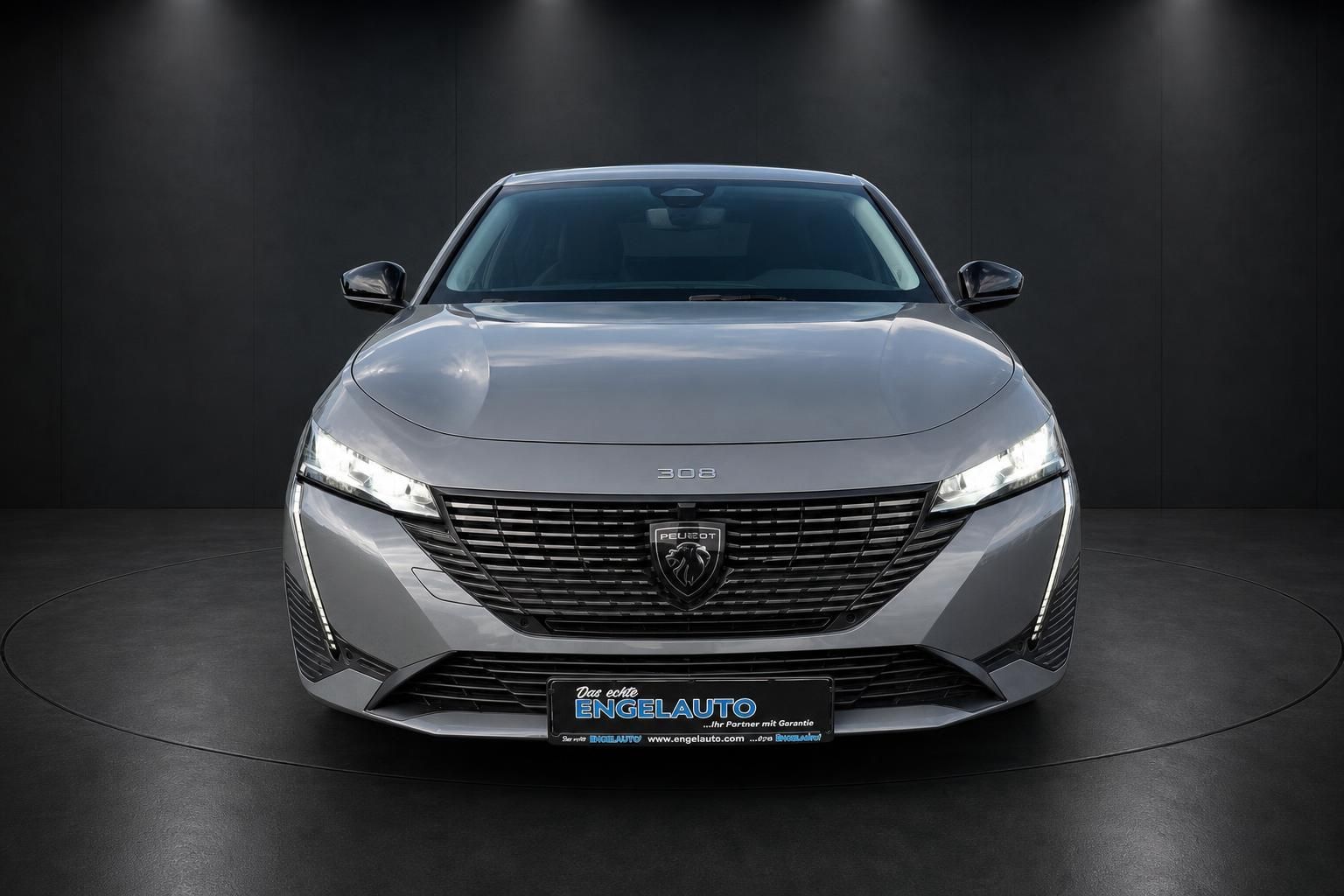 Peugeot 308 Grau, Frontalansicht mit LED-Scheinwerfern
