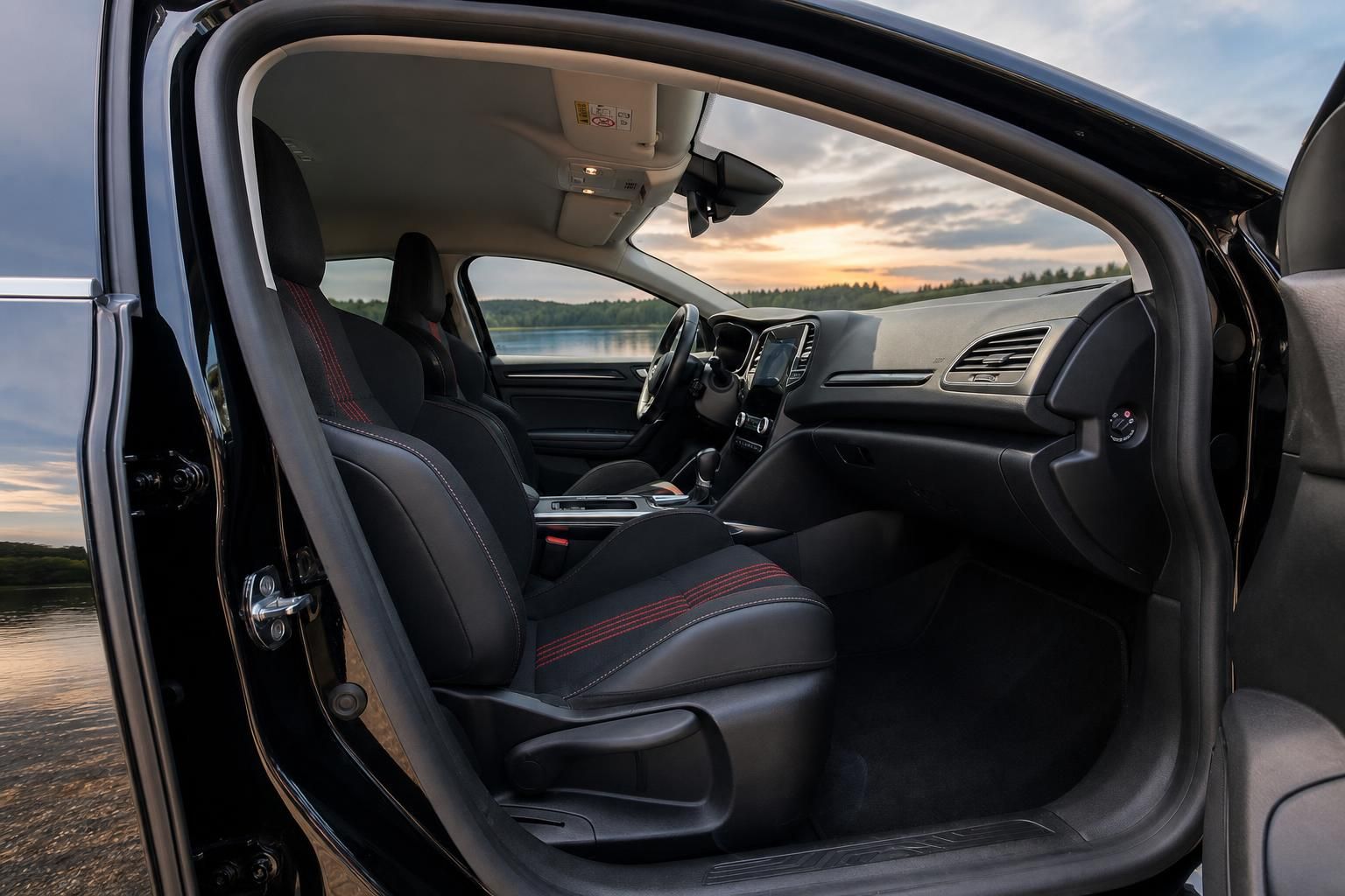 Renault Megane Interieur, Blick auf Vordersitze und Cockpit