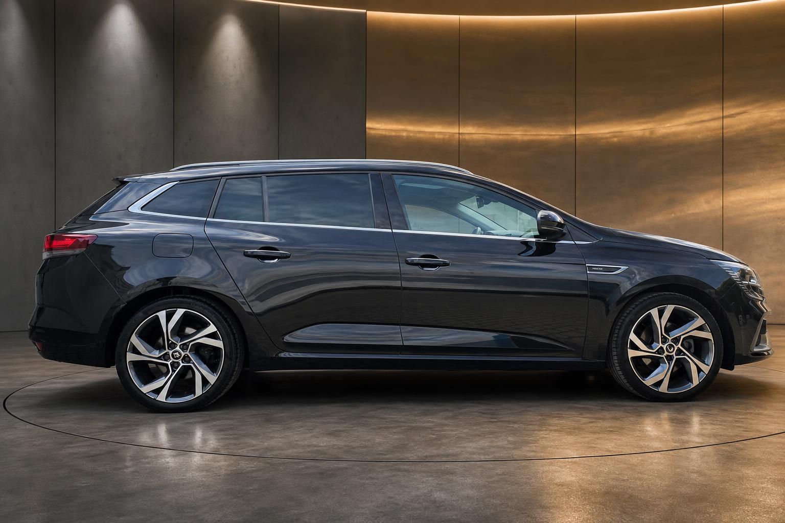Renault Megane Grandtour schwarz Seitenansicht mit Leichtmetallfelgen