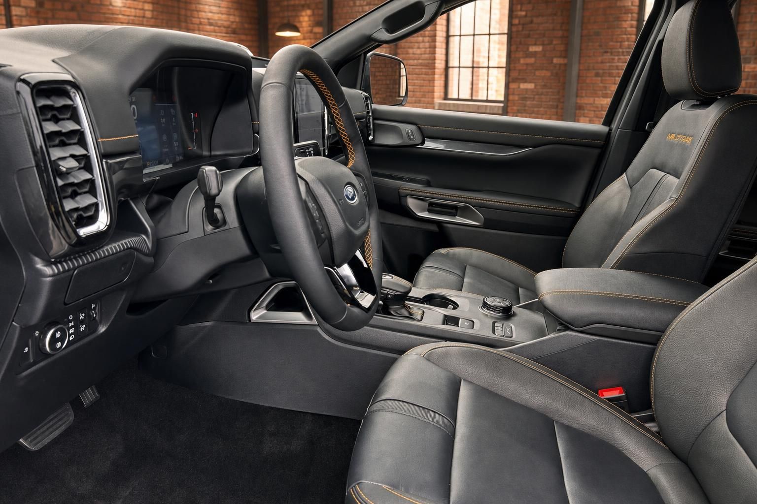 Ford Ranger Wildtrak Innenraum mit Ledersitzen und Cockpit