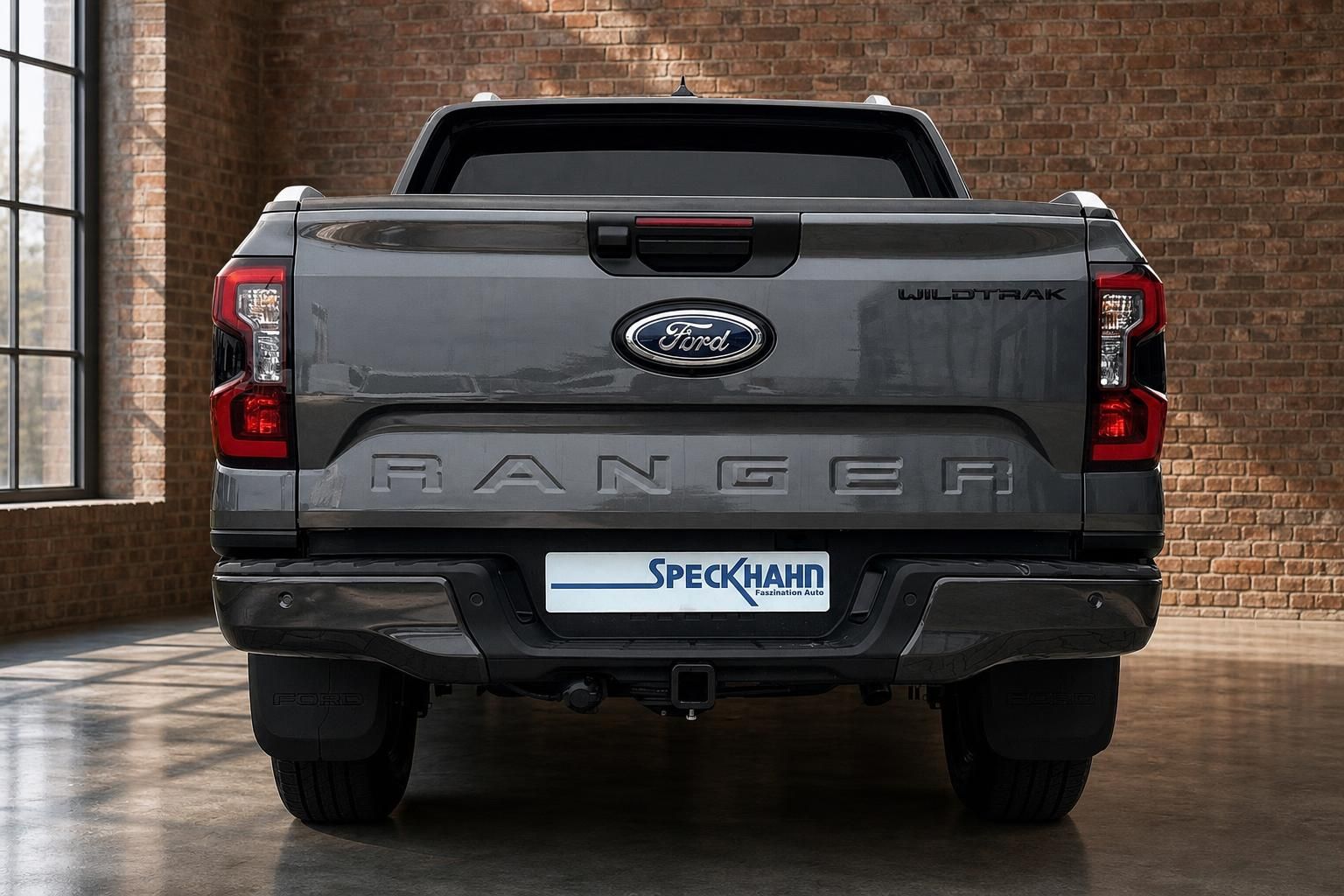 Ford Ranger Wildtrak grau Heckansicht Pickup Ladefläche Studio