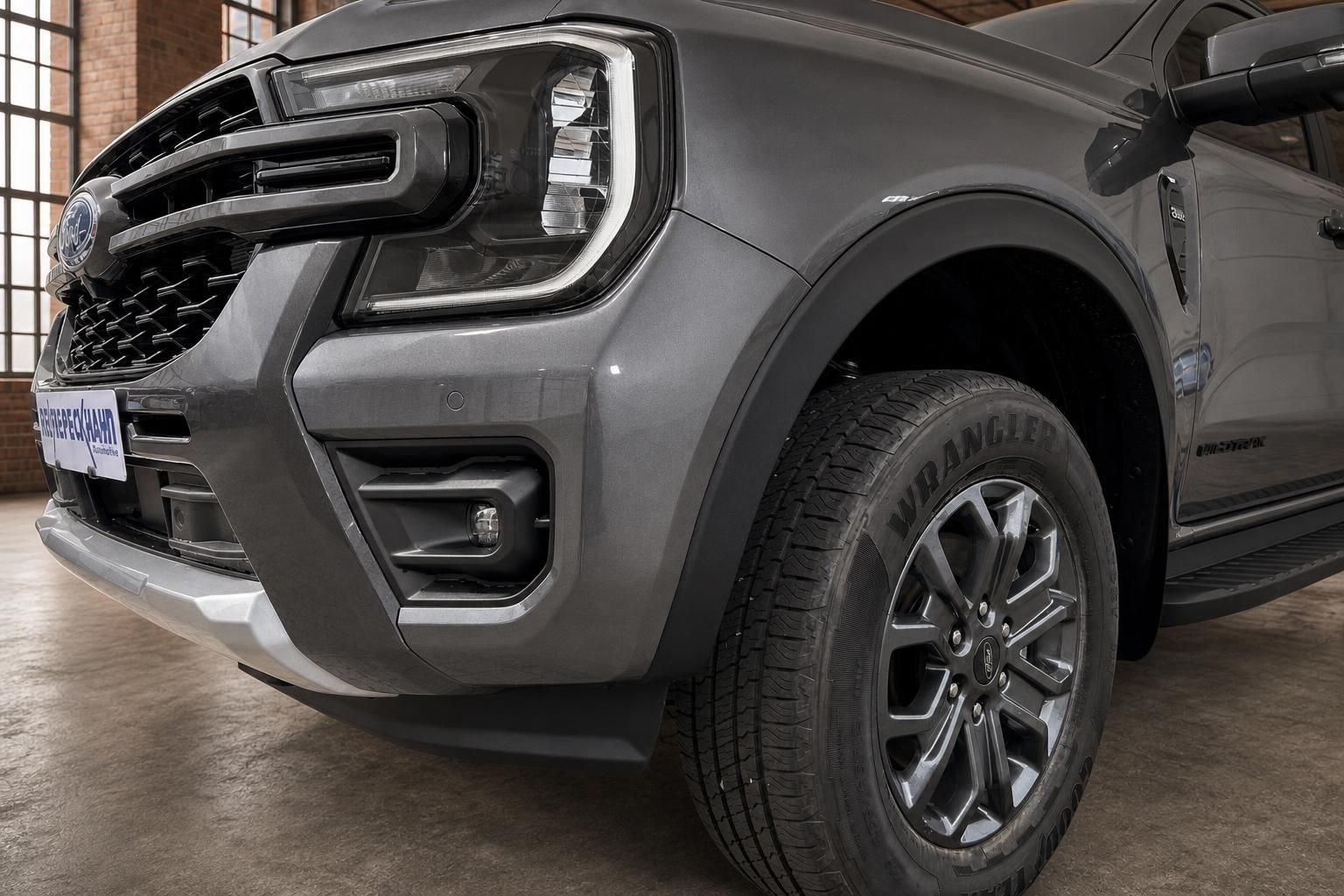 Ford Ranger Wildtrak Detailansicht Frontstoßstange und Felge