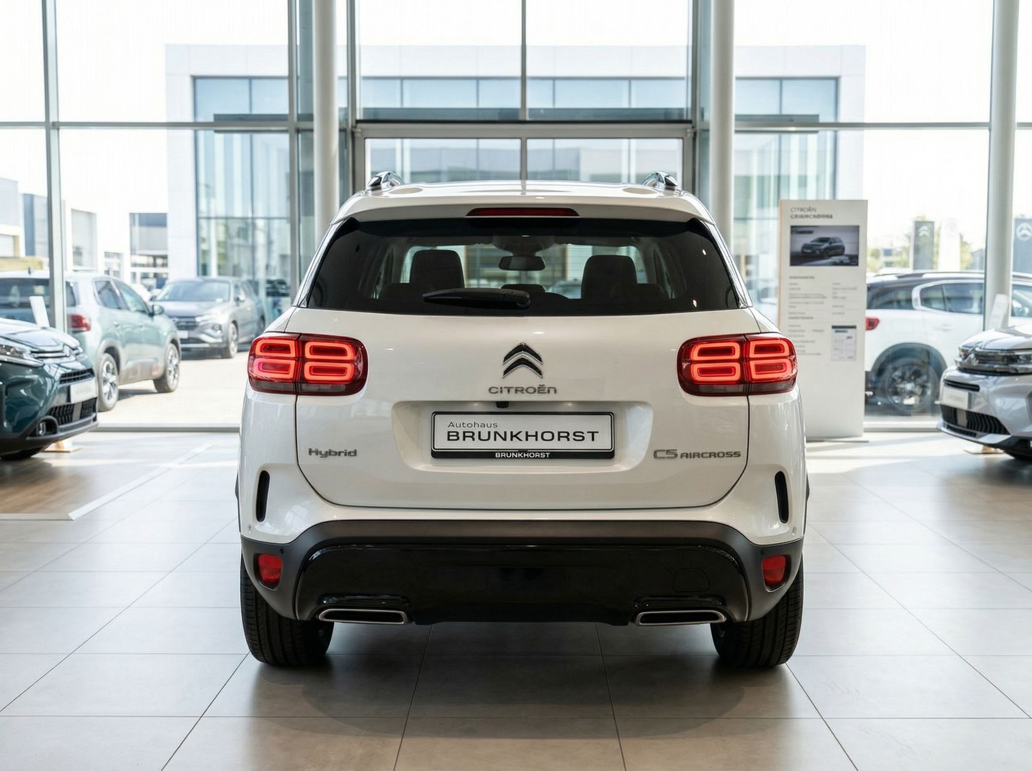 Citroën C5 Aircross Hybrid Heckansicht weiß mit LED-Rückleuchten im Autohaus Brunkhorst