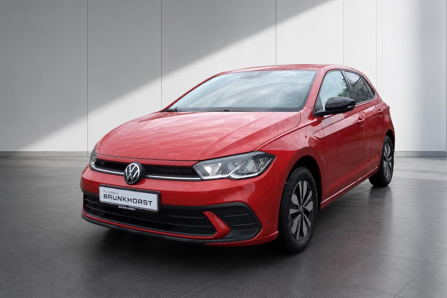 VW Polo rot Frontansicht seitlich mit LED-Scheinwerfern