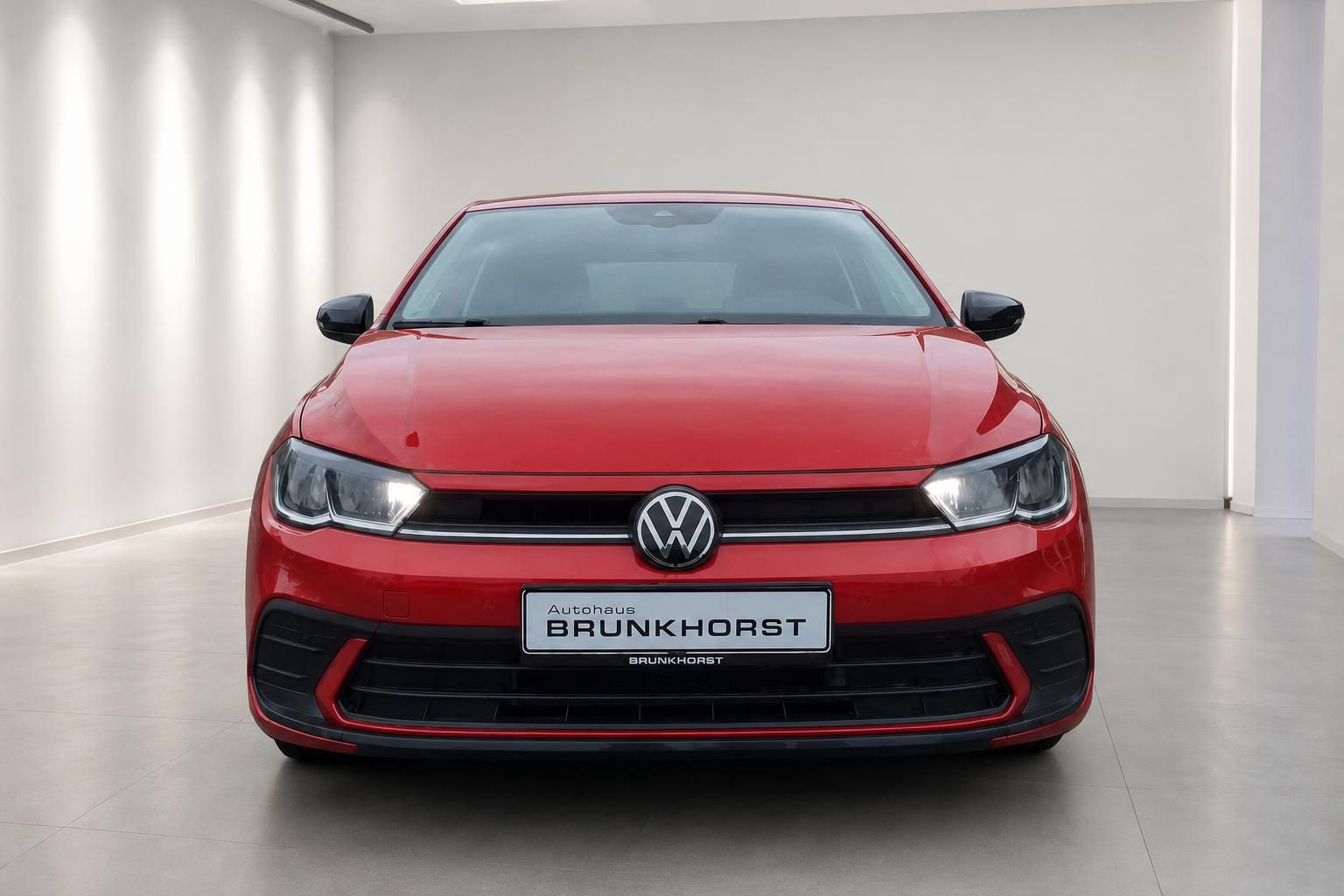VW Polo rot Frontansicht mit VW Logo und LED-Tagfahrlicht